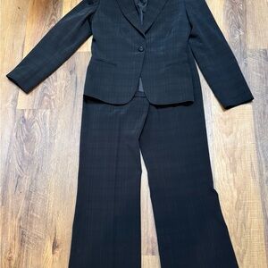 ANTONIO MELANI Women’s Navy Suit size 4